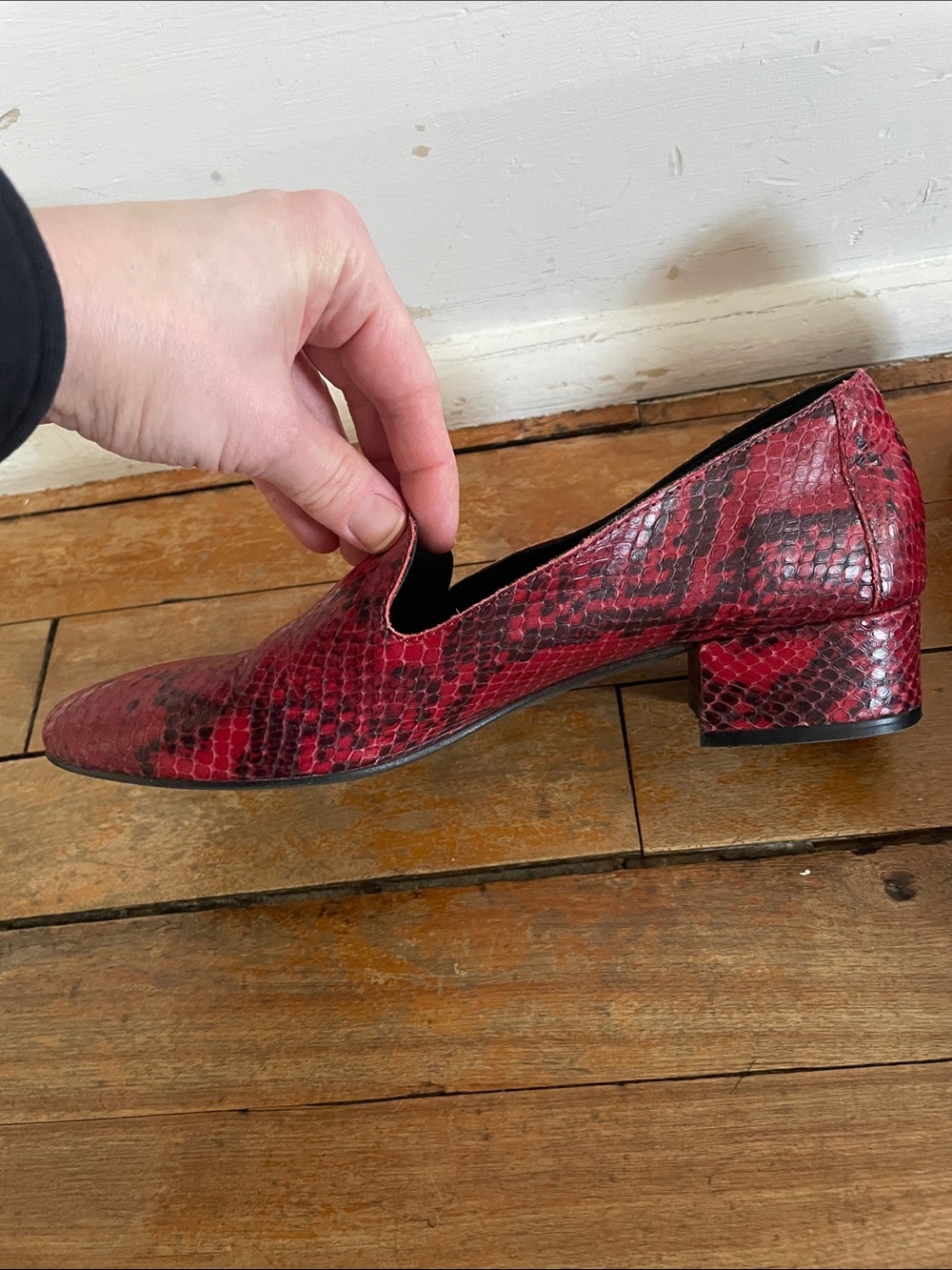 L’intervalle red and black snake skin print leather pumps- size 38/7.5 - Picture 3 of 12